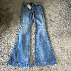 Bell bottoms are back in! Great color! Super soft!